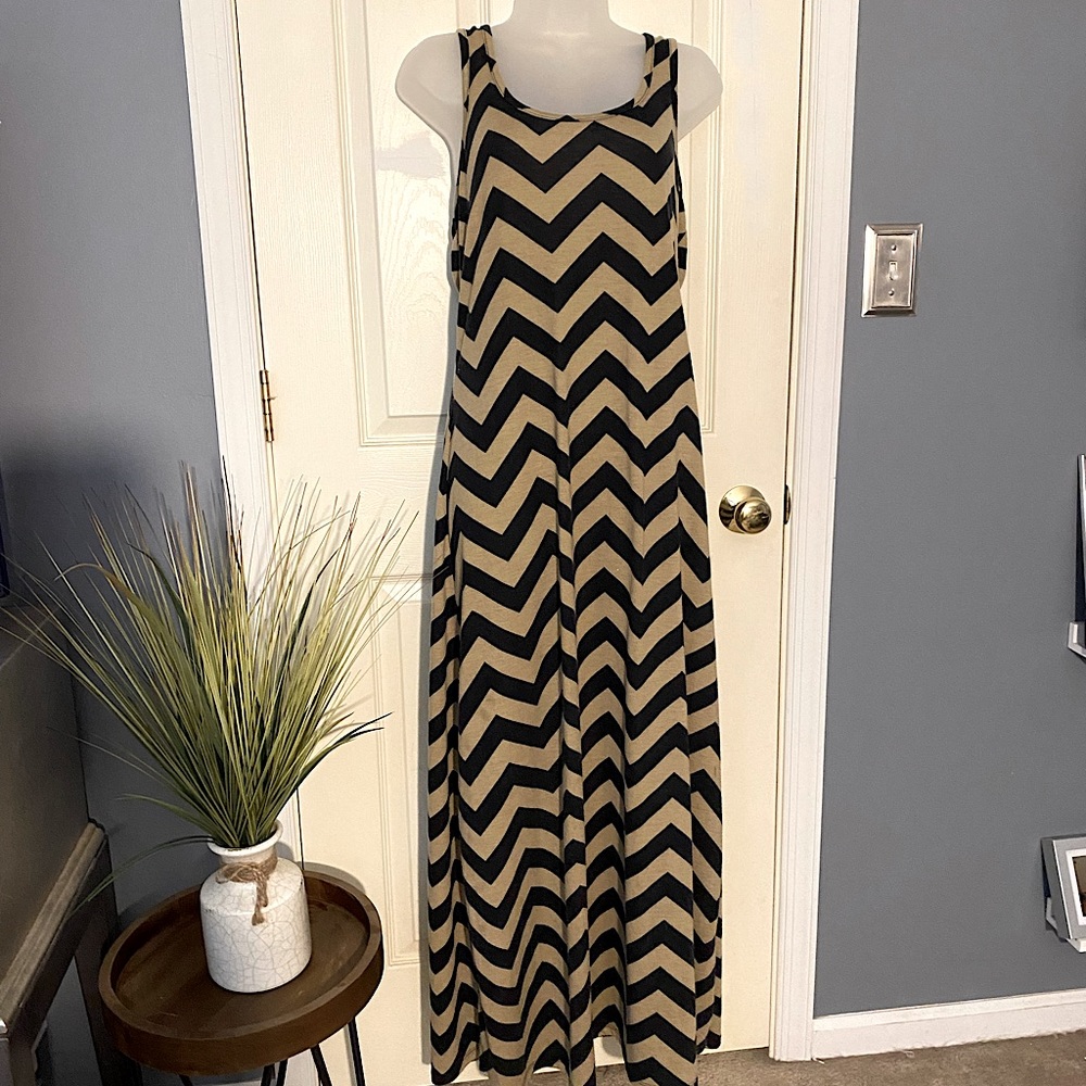 Women’s Tan & Black Chevron print Maxi Dress Medium 8/10
